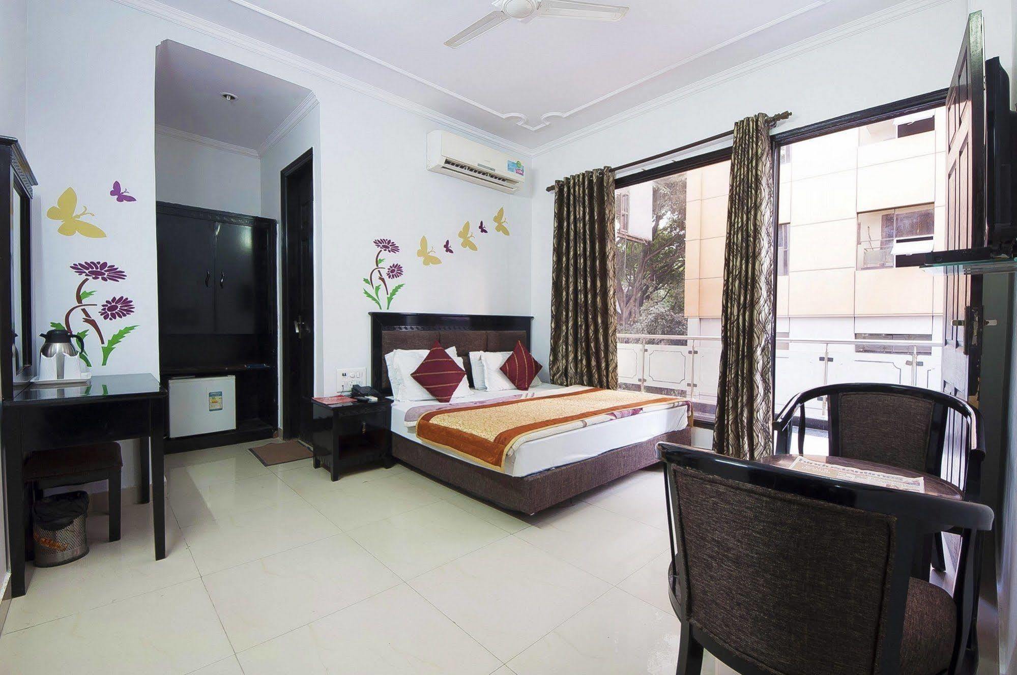 Hotel Sunrise Delhi  Exterior photo